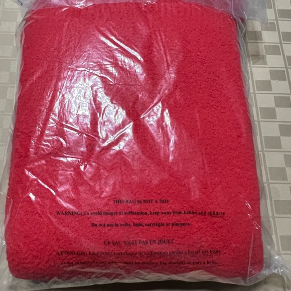 Victoria's Secret PINK Marshmallow Blanket Pom Pom Tassel Red White Logo NEW - Picture 2 of 3